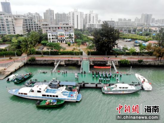 海南省公安廳海岸警察總隊第一支隊摩托艇入列儀式 。海岸警察供圖