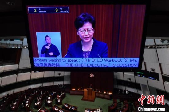  4月28日上午，香港特區(qū)行政長官林鄭月娥出席立法會行政長官質(zhì)詢時(shí)間，答復(fù)議員提出的質(zhì)詢�！±钪救A　攝