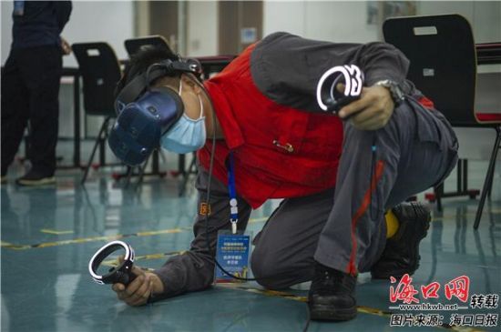 參賽選手在參加模擬實(shí)操比賽。�？谌請�(bào)記者王程龍 通訊員紀(jì)巧珠 攝