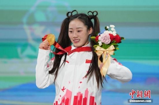 36ӑcC(jing)VI(lng)(jing)_(ti)չʾ(dng)ڇҸɽѩeеı2022궬W(hu)ɽѩŮӳD(zhun)վ˛QِЇx֏Zù܊ ӛ A z
