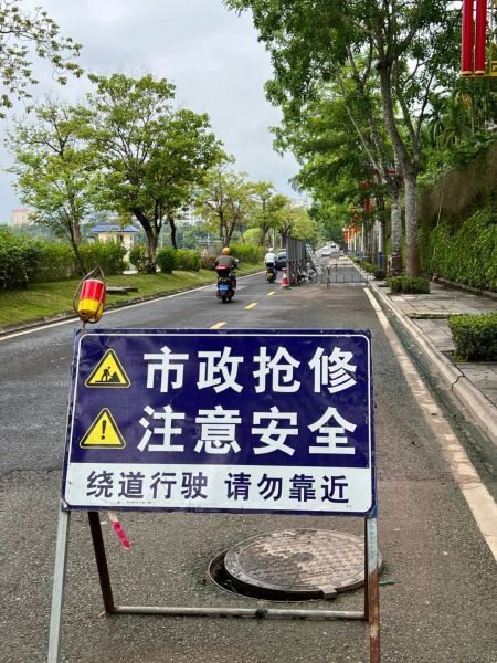 縣水務事務中心到坡生水庫、新開水庫等地進行汛前檢查。