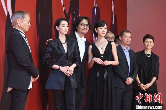 《智齒》劇組出席第四十屆香港電影金像獎，左二為劉雅瑟�！±钪救A 攝