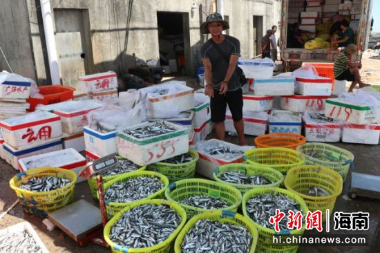 嫌疑人指認(rèn)涉案漁獲