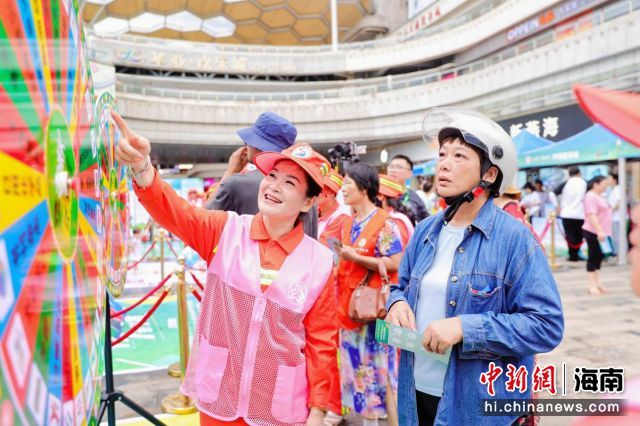 2024海南省巾幗禁塑和垃圾分類宣傳系列活動現(xiàn)場。 羅彩虹供圖