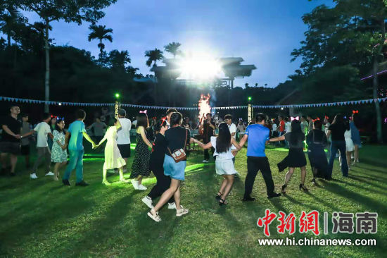 浪漫篝火宴會(huì)。